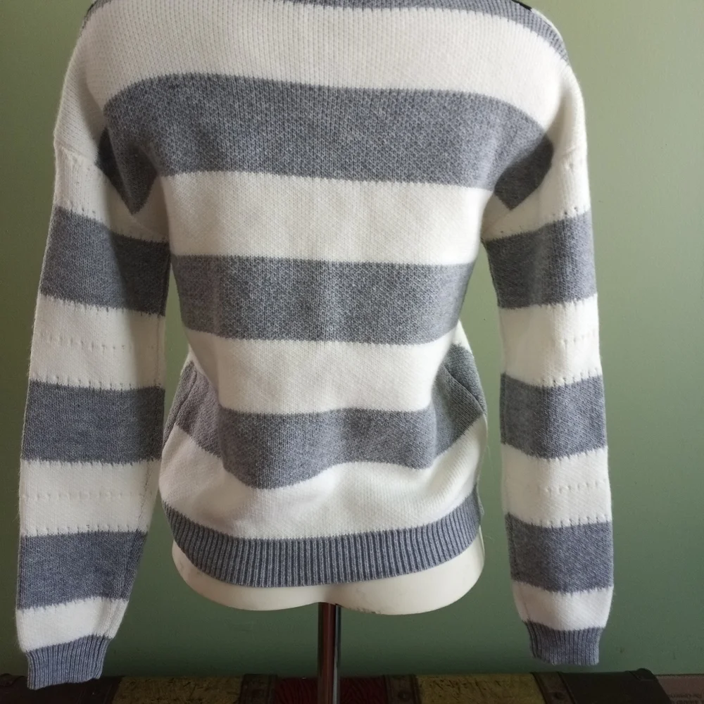 Sweater - Picture 4 of 4